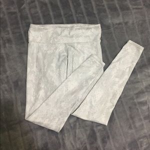 Alo Snakeskin Pattern Leggings